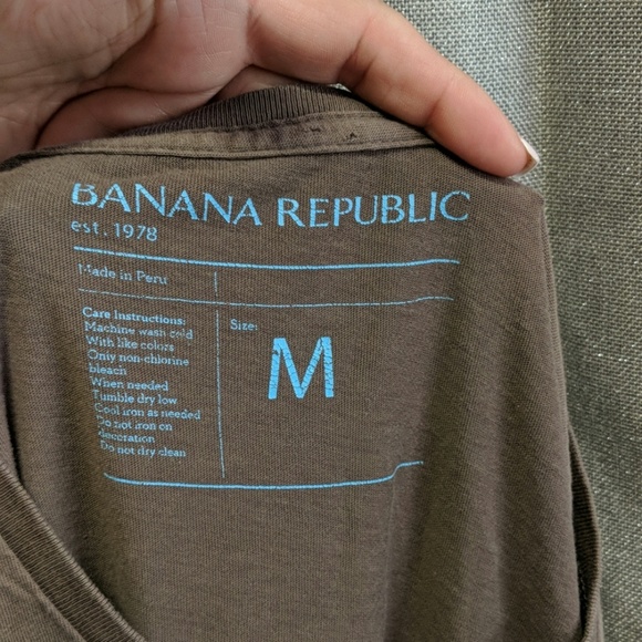 Banana Republic graphic tee - Picture 2 of 2